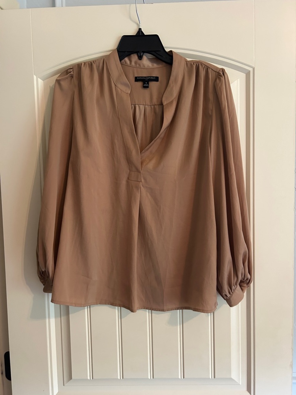 Banana Republic Factory Taupe V-Neck Long Sleeve Blouse